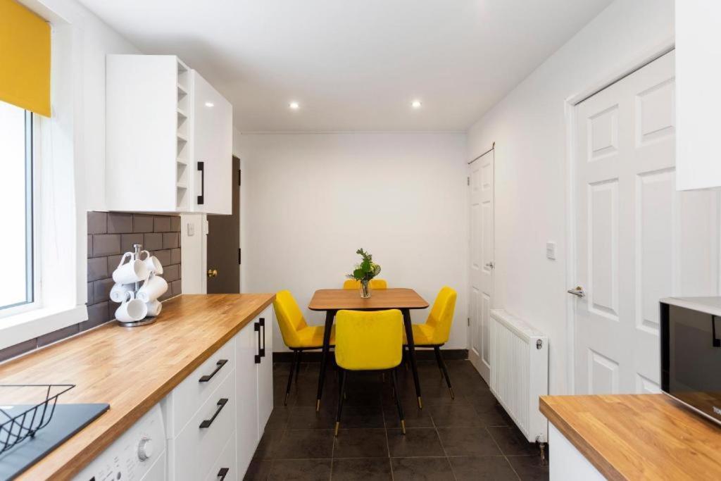 Stylish 3 Bed Edinburgh Abode-Parking And Garden Apartment Exterior photo