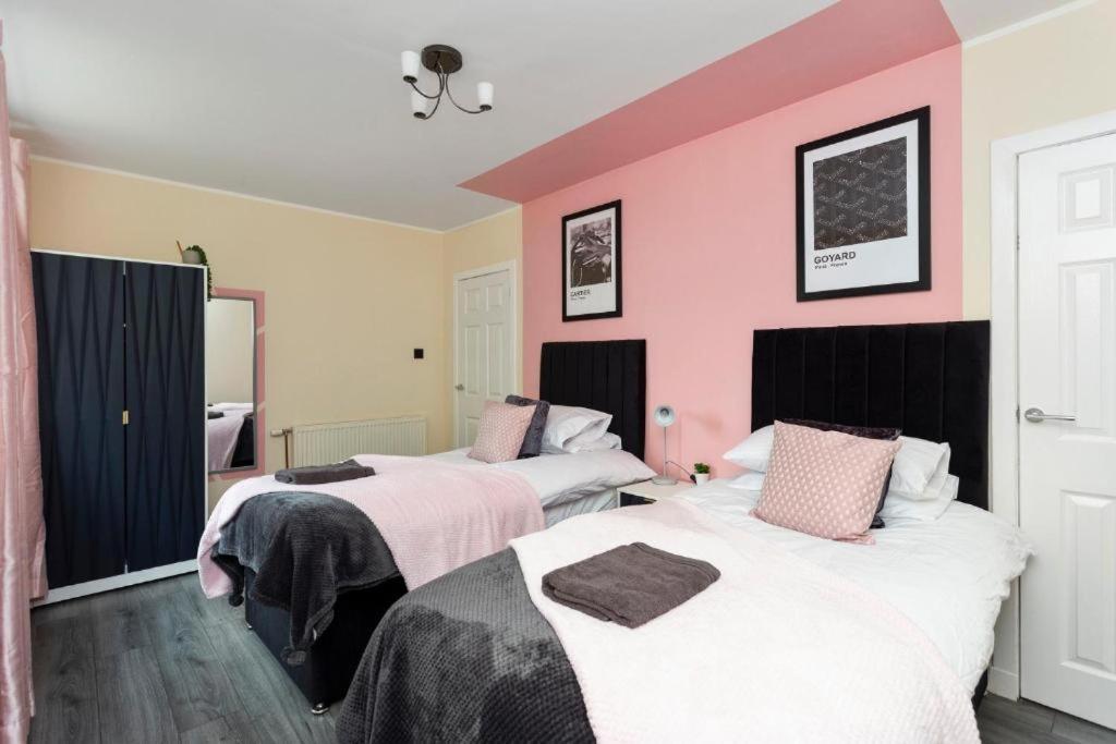 Stylish 3 Bed Edinburgh Abode-Parking And Garden Apartment Exterior photo