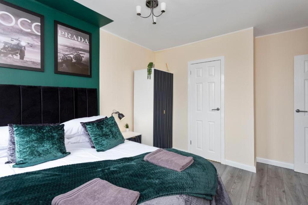 Stylish 3 Bed Edinburgh Abode-Parking And Garden Apartment Exterior photo