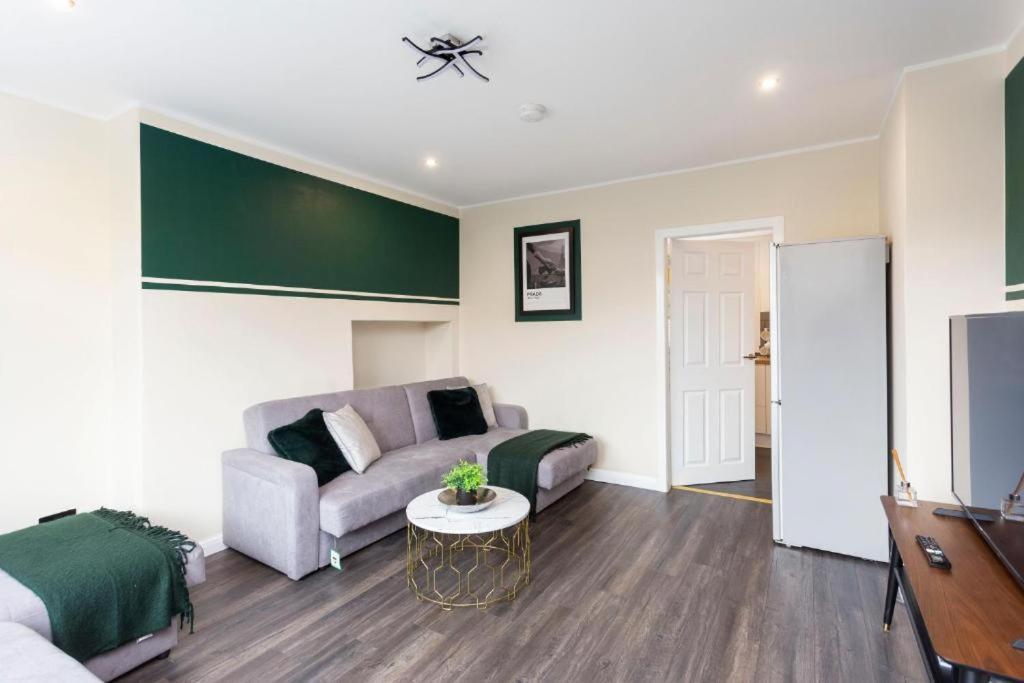 Stylish 3 Bed Edinburgh Abode-Parking And Garden Apartment Exterior photo